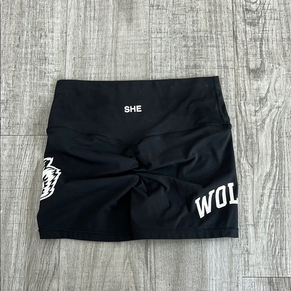 Scrunched Wolves Black SHE Biker Shorts 4”
